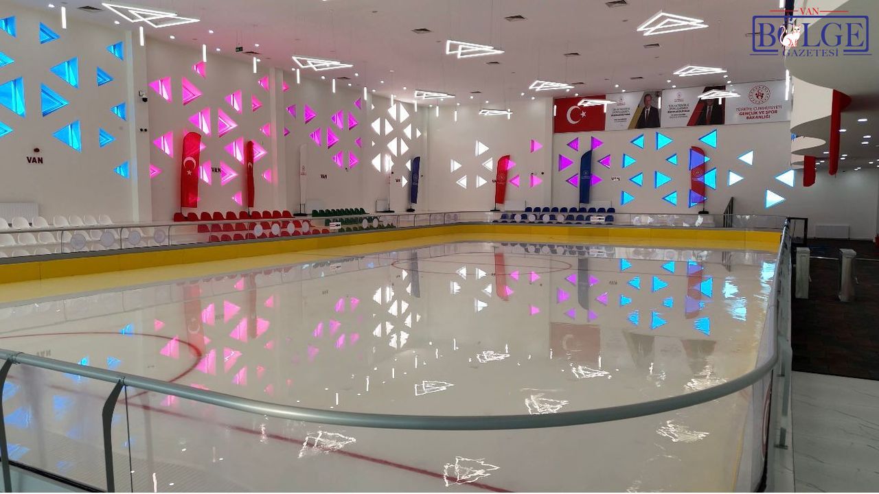 Edremit'te Yeni Buz Pateni Pisti Hizmete Girdi