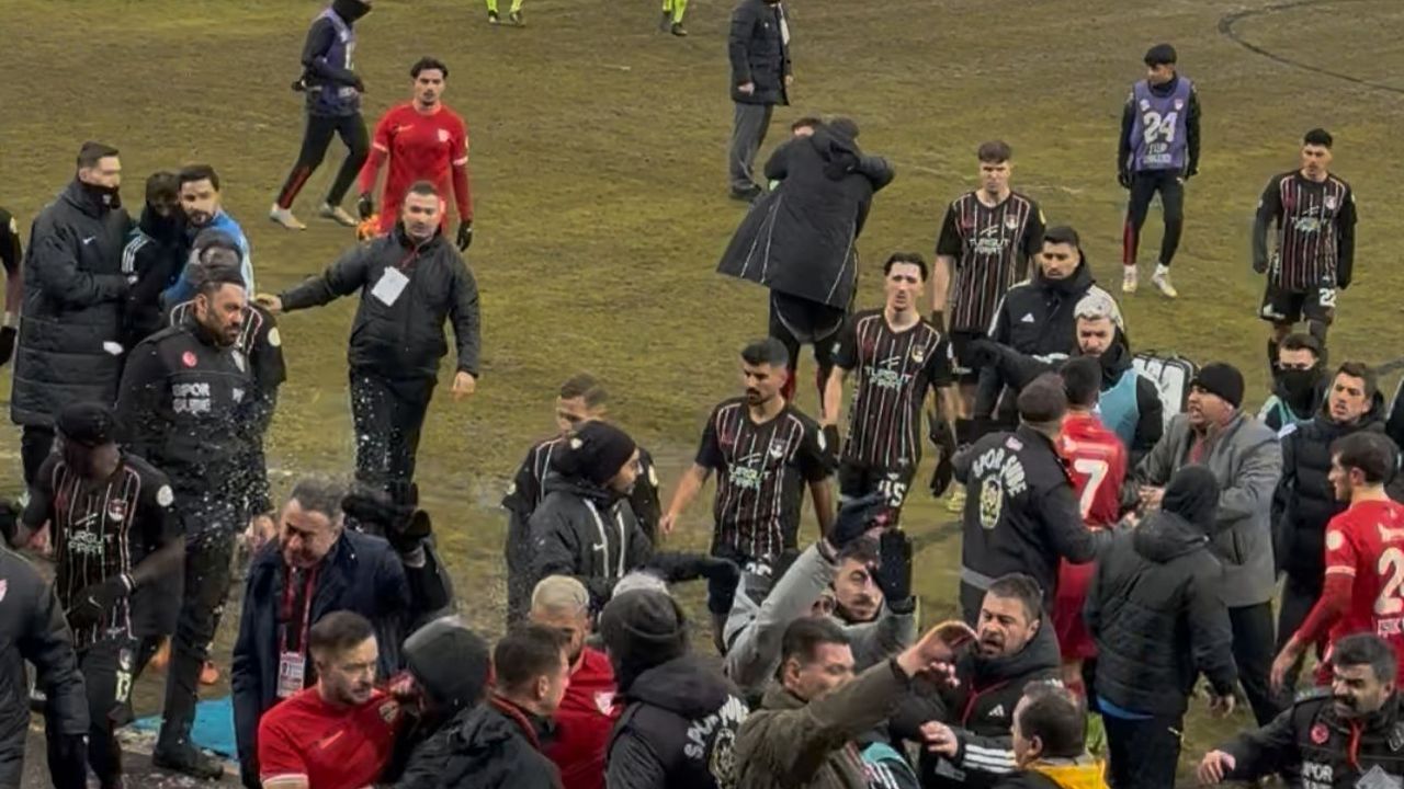 Bolusporlu Oyuncuların Kışkırtması Gerginliğe Neden Oldu, Uzatma Süresi Tepki Çekti