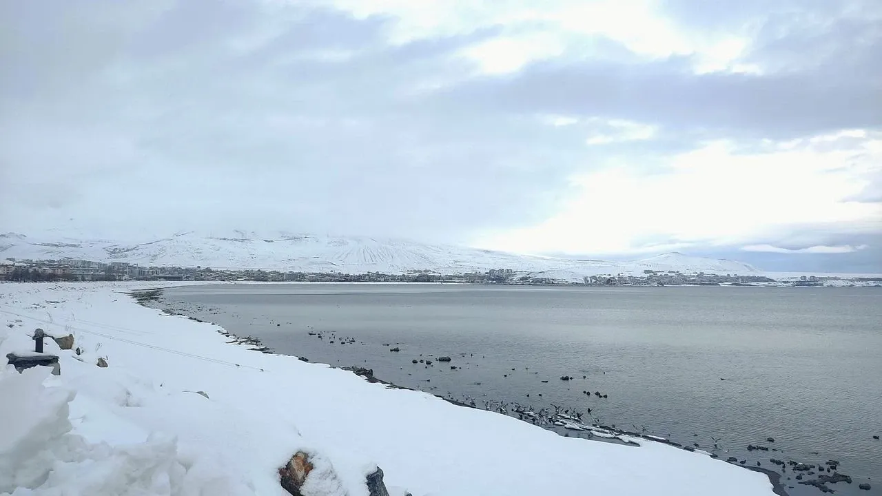 Van'da Hava Durumu Büyüsü: Gece Kar Sürprizi Bekleniyor mu?