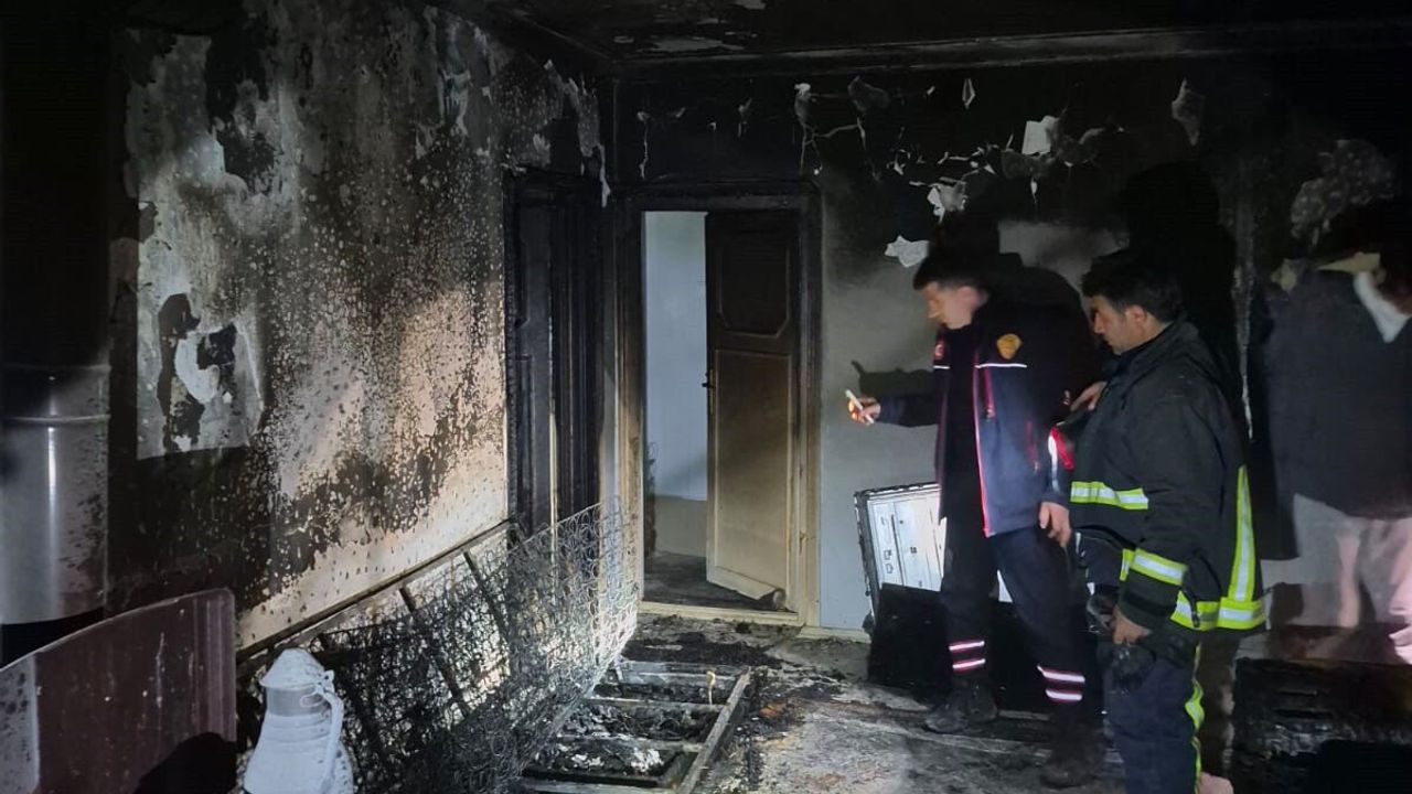 Van'da Yangın: Bir Ev Alev Alev Yandı, Neler Oldu?