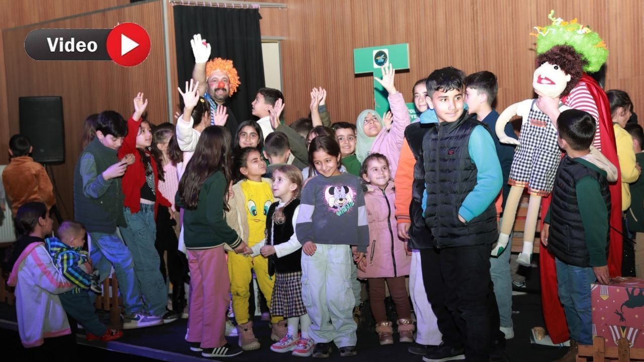 Van'da Çocuklar İçin Kürtçe ve Türkçe Tiyatro Rüzgarı Esti!