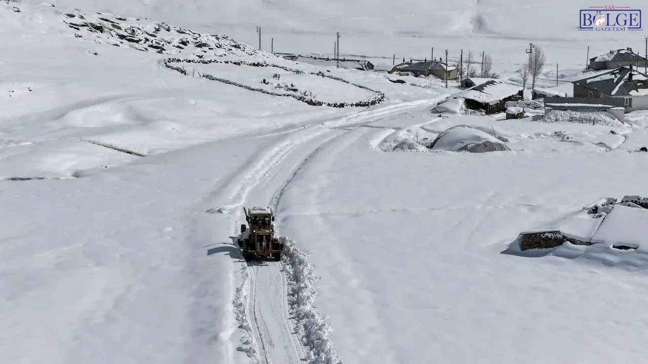 Van’da Kar Alarmı! 11 Yerleşim Yerinin Yolu Kapandı, Çığ Uyarısı Geldi