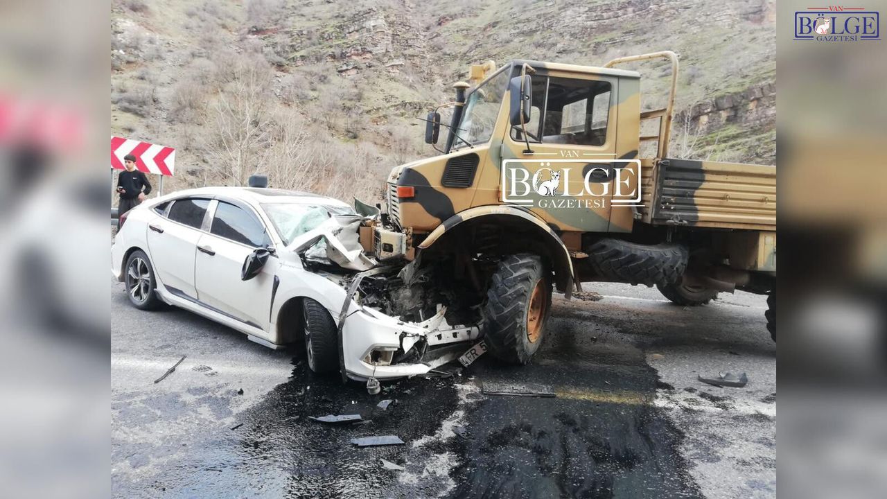 Hakkari'de Askeri Araç ve Otomobil Çarpışması: Yaralı Veteriner Kim?