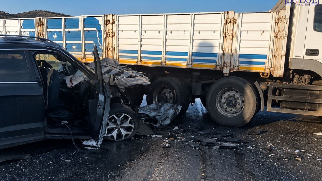Van yolunda feci kaza: Tır ve otomobil çarpıştı 1’i ağır 5 yaralı!
