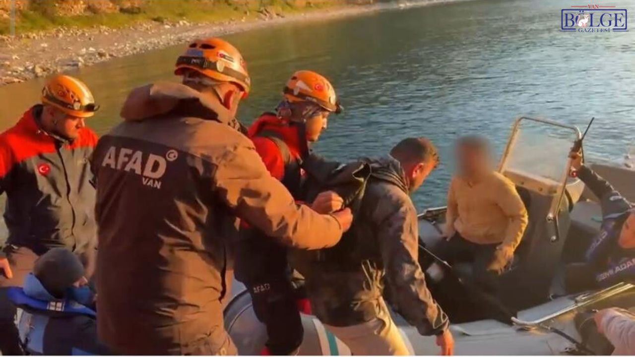 Van Gölünde mahsur kalan 3 kişi kurtarıldı