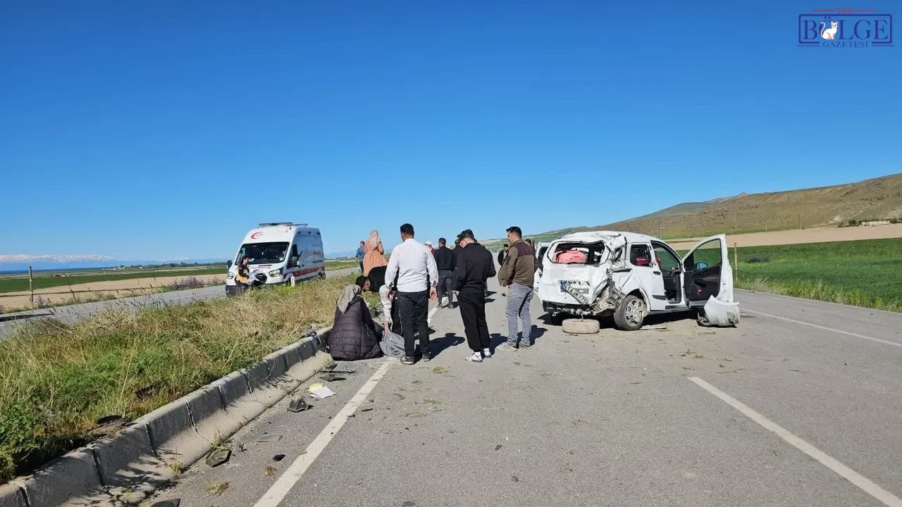 Bayram Dönüşü Kaza: Hafif Ticari Araç Takla Attı, 3 Kişi Yaralandı