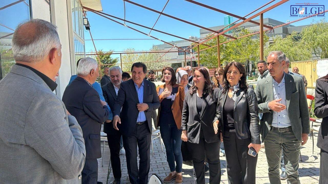DEM Parti Van İl Örgütü Hastanelerde İncelemelerde Bulundu