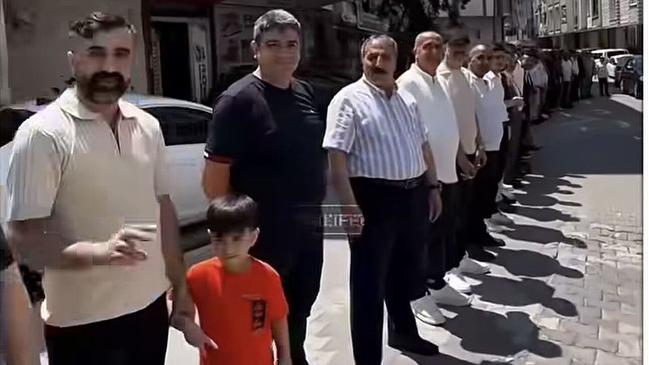 Esenyurt'ta binlerce Vanlı bayramlaşmada buluştu