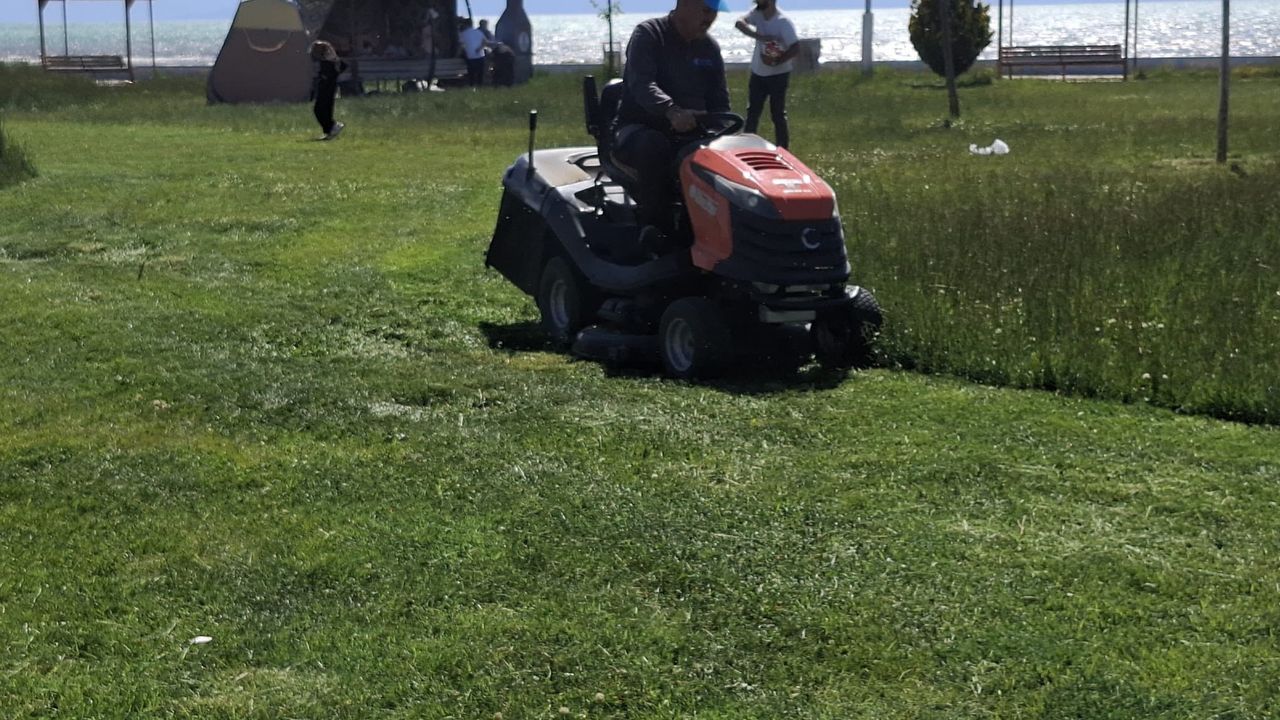 Tuşba Belediyesi'nden bayram boyunca park mesaisi