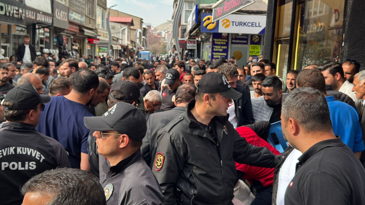 Van Şehir Merkezinde Silahlı Kavga: 1 Yaralı
