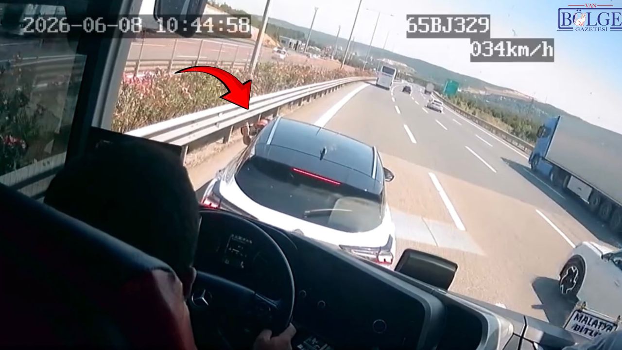 Van’a Ait Yolcu Otobüsünün Önü Kesildi: 38 Yolcu Korku Dolu 