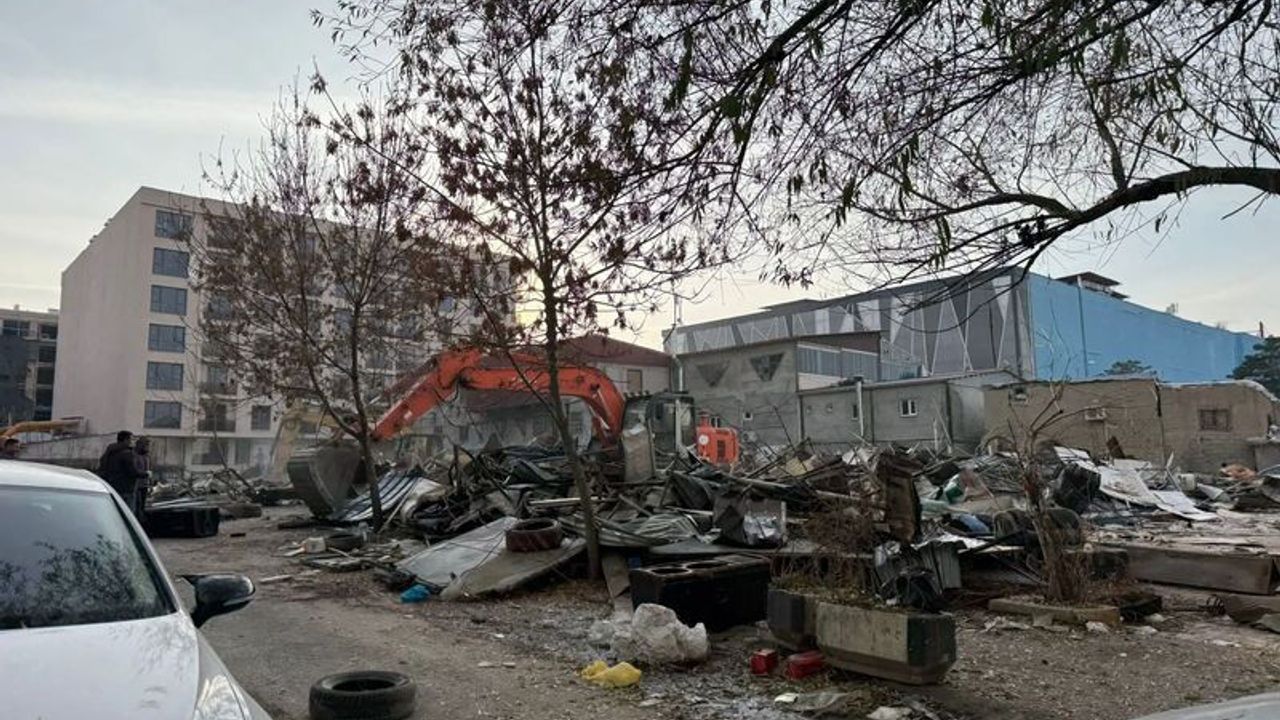Van'da Yıkıp Bıraktılar, Geri Dönmediler