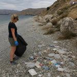 4 Bin Kilometre Öteden Geldi, Van Gölü Sahilindeki Çöpleri Topladı