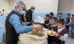 Muradiye’de 4 bin 500 öğrenciye sıcak yemek...
