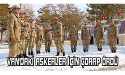 Van'daki askerler için çorap ördü