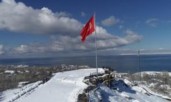 Van'da kar yağışı kartpostallık görüntüler oluşturdu
