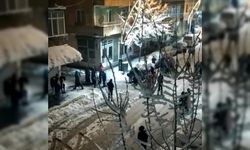 Bahçesaray'daki deprem Çataklıları sokağa çıkardı
