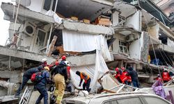 Deprem bölgesinde vefat eden 43 Vanlı toprağa verildi