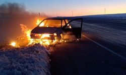 Deprem bölgesinden dönerken otomobilleri alev alev yandı