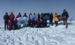 Depremde hayatını kaybedenler için Esrük Dağı’na tırmandılar