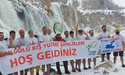 Eksi 15 derece dondurucu soğukta suya girdiler