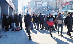 Van'da ATM kuyruğu işgali sürüyor