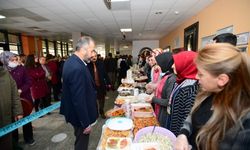 Van YYÜ’de depremzedeler için kermes düzenlendi