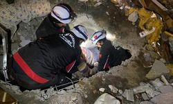 Van’dan giden ekip 2 kişiyi enkazdan sağ çıkarttı