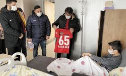 Vanspor heyetinden depremzede Kaan Akar'a moral ziyareti
