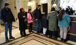 Yüzlerce depremzede Van'daki otellere yerleştirildi