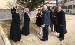 CHP'li vekillerden Van'daki depremzedelere ziyaret