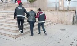 Depremde sitesi yıkılan müteahhit İran’a kaçarken Van'da yakalandı