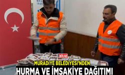 Muradiye Belediyesi'nden hurma ve imsakiye dağıtımı