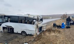 Van’da sporcuları taşıyan midibüs devrildi: Çok sayıda yaralı var