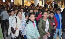 Van’daki depremzede çocuklar için sinema etkinliği