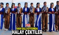 Van Gölü kıyısında halay çektiler