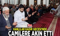 Vanlılar Kadir Gecesi'nde camilere akın etti