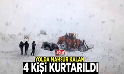 Yolda mahsur kalan 4 kişi kurtarıldı