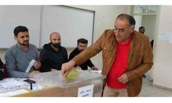 Van'da oy verme işlemleri sürüyor