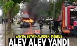 Van'da seyir halindeki minibüs alev alev yandı