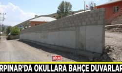 Gürpınar’da okullara bahçe duvarları…