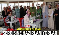 Kursiyerler yılsonu sergisine hazırlanıyorlar