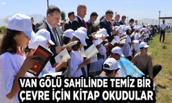 Van Gölü sahilinde temiz bir çevre için kitap okudular