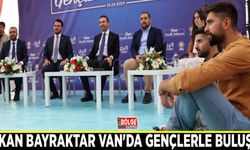 Bakan Bayraktar Van'da gençlerle buluştu