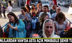 İranlılardan Van’da üstü açık minibüsle şehir turu
