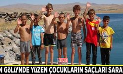 Van Gölü'nde yüzen çocukların saçları sarardı