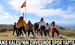 Ayanis Kalesi’nin zirvesinde spor yaptılar