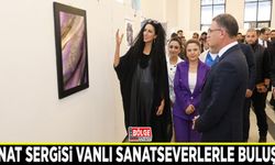 Nur Aydın’ın sanat sergisi Vanlı sanatseverlerle buluştu