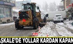 Başkale’de yollar kardan kapandı