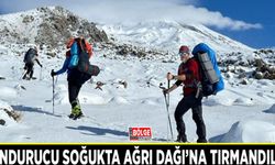 Dondurucu soğukta Ağrı Dağı’na tırmandılar